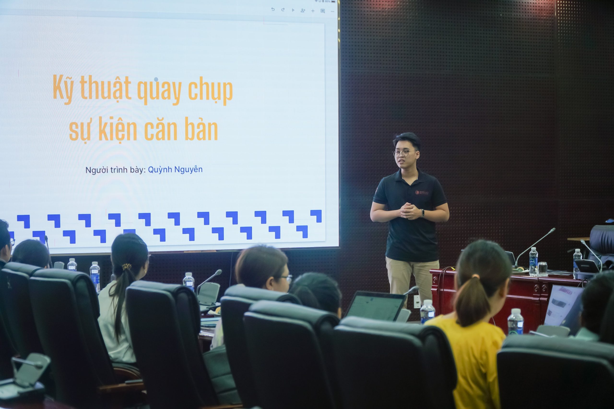Lần đầu đi talk