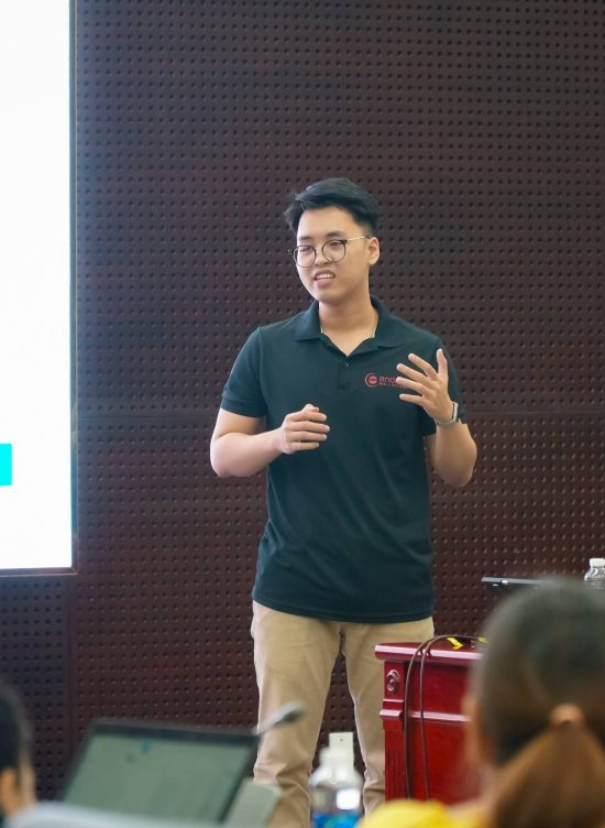 Lần đầu đi talk
